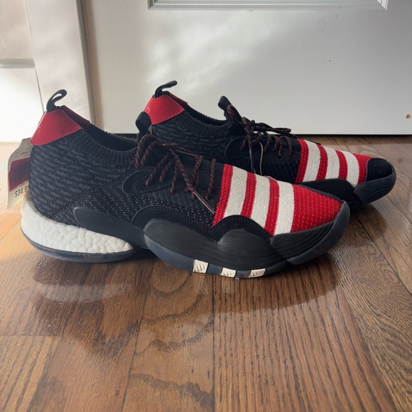 Adidas Trae Young 2 Basketball Size Men 12 / WMN 13 - Picture 4 of 10